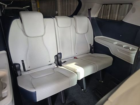 Used 2025 Kia Carnival SX Prestige FWD image 15