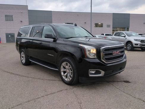 Used 2020 GMC Yukon XL SLT w/ Open Road Package image 2