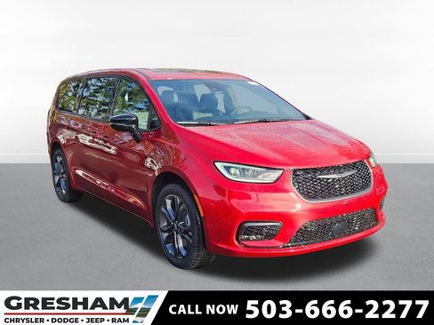 New 2026 Chrysler Pacifica Select image 1