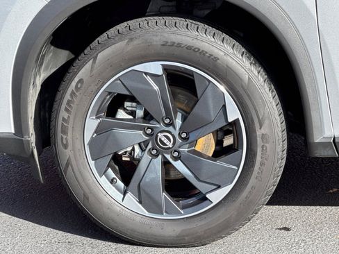 Used 2024 Nissan Rogue SV image 31