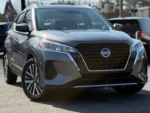 Used 2021 Nissan Kicks SV image 7