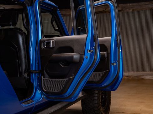 Used 2022 Jeep Gladiator Overland image 29