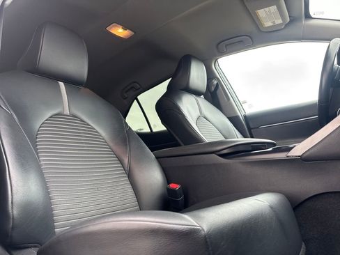 Used 2020 Toyota Camry SE image 24