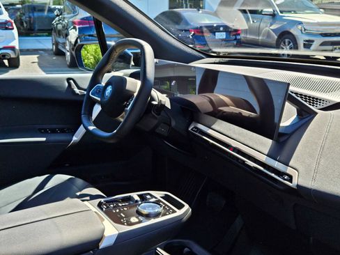 Used 2025 BMW iX xDrive50 image 11