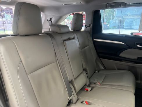 Used 2018 Toyota Highlander XLE AWD/4WD image 42