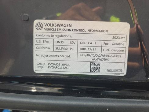 Used 2023 Volkswagen Tiguan SE w/ Panoramic Sunroof Package FWD image 18