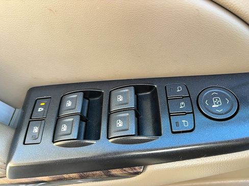 Used 2017 GMC Yukon XL SLT w/ Premium Edition image 25