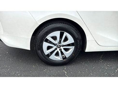 Used 2016 Toyota Prius Four w/ Advanced Technology Package FWD image 13