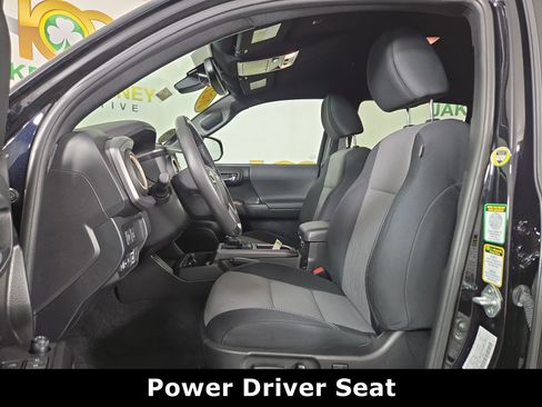 Used 2021 Toyota Tacoma TRD Sport image 11