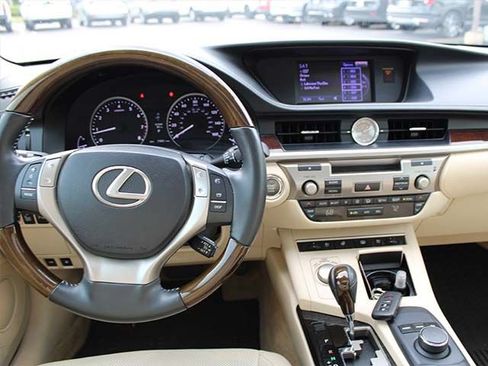 Used 2013 Lexus ES 350 w/ Luxury Pkg FWD image 11