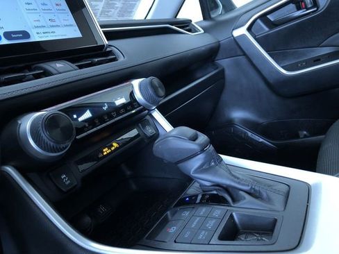 Used 2025 Toyota RAV4 LE image 29