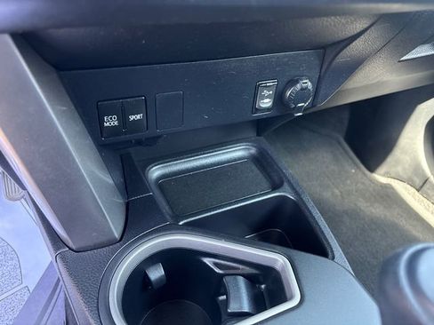 Used 2016 Toyota RAV4 LE FWD image 23