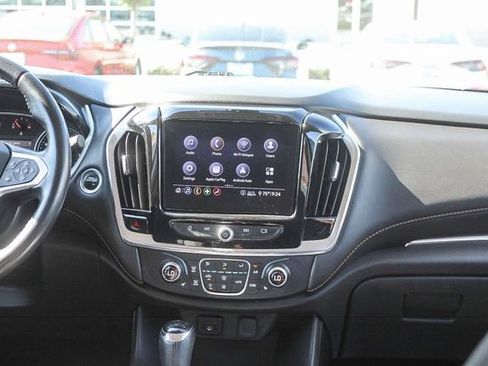 Used 2020 Chevrolet Traverse LT FWD image 17