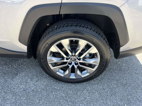 Used 2019 Toyota RAV4 Limited FWD image 6