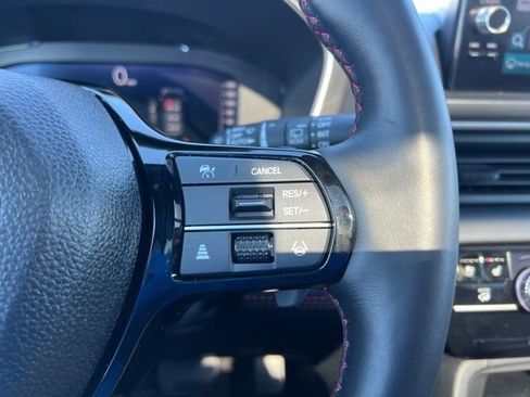 Used 2025 Honda Pilot Black Edition image 17