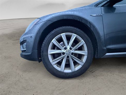 Used 2017 Volkswagen Golf Alltrack image 11