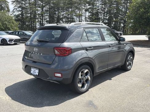New 2026 Hyundai Venue SEL FWD image 7