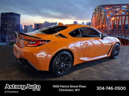 Used 2023 Toyota GR86 10th Anniversary SE image 3