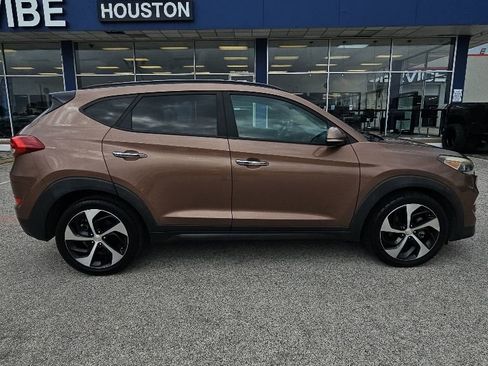 Used 2016 Hyundai Tucson Limited w/ Option Group 03 FWD image 8