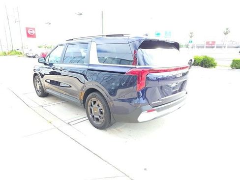 Used 2025 Kia Carnival EX image 6