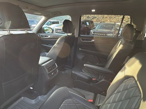 Used 2024 Volkswagen Atlas SEL Premium R-Line AWD/4WD image 29
