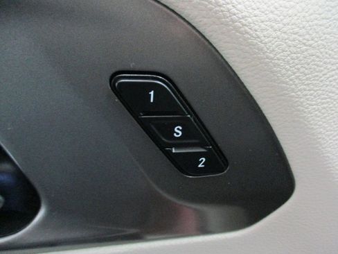 Used 2022 Chrysler Pacifica Touring-L image 20