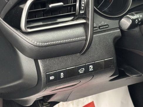 Used 2021 Toyota Camry SE image 12