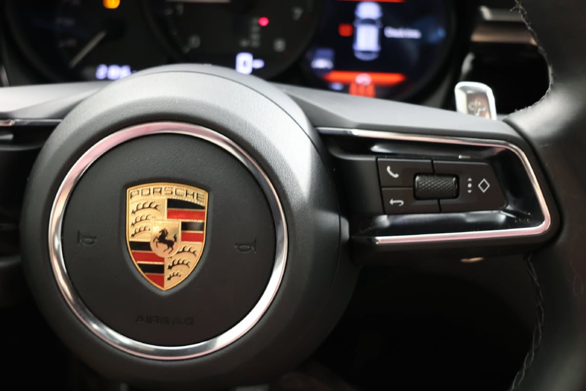 Used 2023 Porsche Macan AWD/4WD image 27