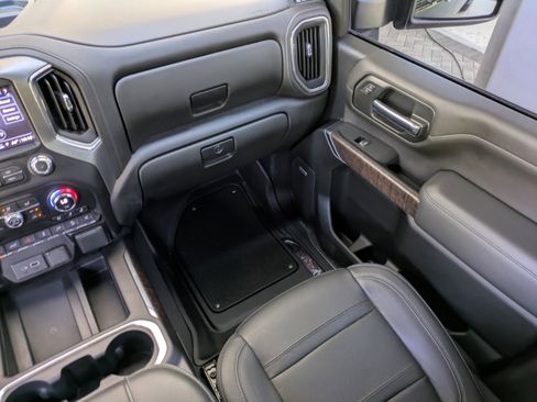 Used 2023 GMC Sierra 2500 Denali w/ Denali Ultimate Package AWD/4WD image 18