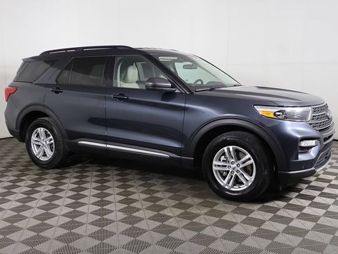 Used 2023 Ford Explorer XLT w/ Equipment Group 202A AWD/4WD image 14