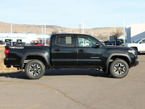 Used 2019 Toyota Tacoma TRD Off-Road image 7
