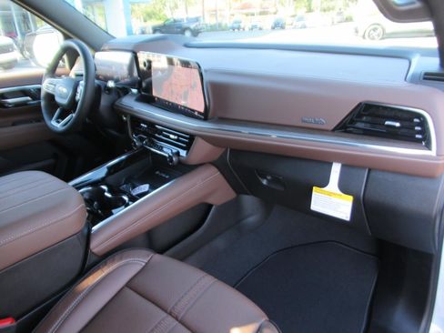 New 2026 Chevrolet Suburban High Country RWD image 11