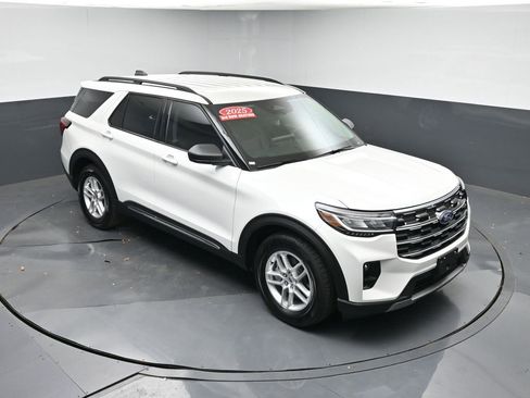 Used 2025 Ford Explorer Active w/ Active Comfort Package image 38