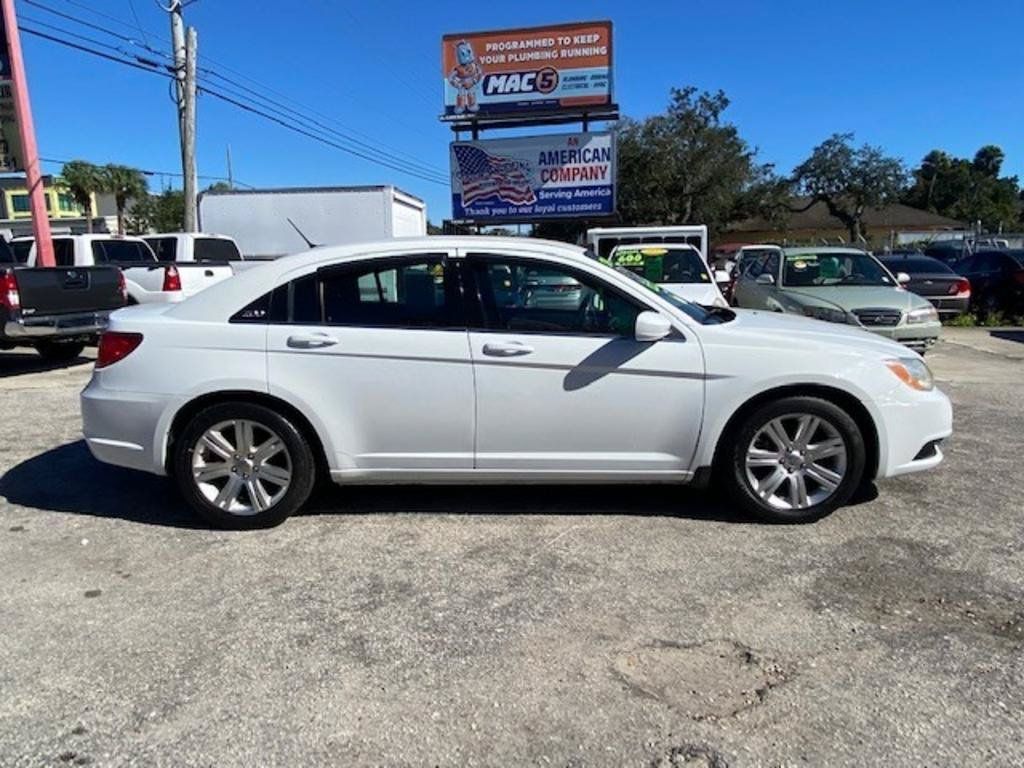 Used 2013 Chrysler 200 Touring FWD image 4