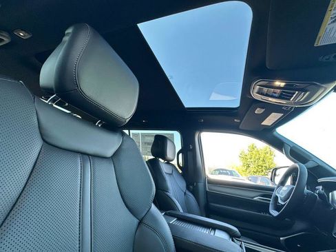 New 2026 Jeep Grand Wagoneer Limited w/ Premium Group II image 18