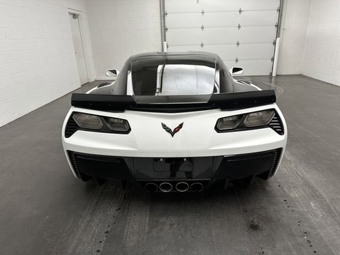 Used 2015 Chevrolet Corvette Z06 w/ 2LZ Preferred Equipment Group image 6