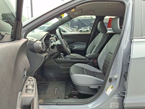 Certified 2023 Nissan Kicks SR w/ SR Premium Package FWD image 15