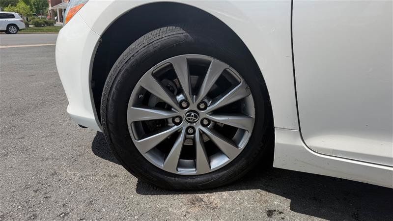Used 2015 Toyota Camry XLE FWD image 16