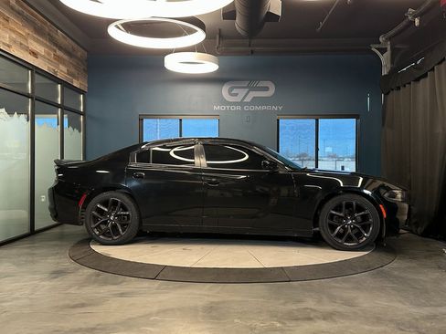 Used 2020 Dodge Charger SXT w/ Blacktop Package image 2