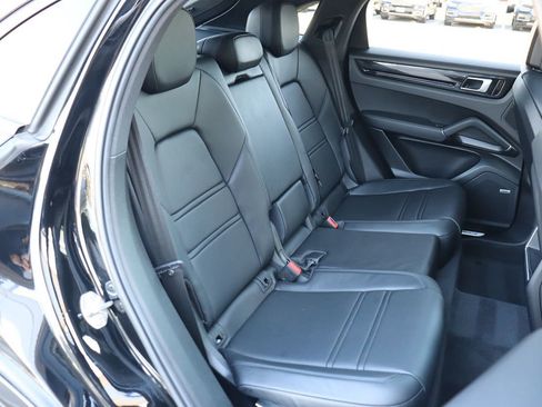 Used 2021 Porsche Cayenne Coupe image 45