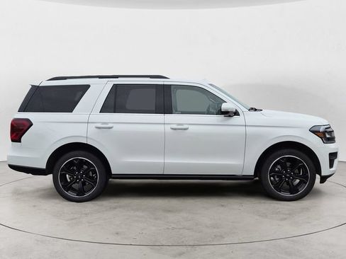 Certified 2024 Ford Expedition Limited AWD/4WD image 4