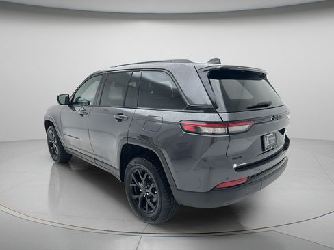 Used 2024 Jeep Grand Cherokee Altitude AWD/4WD image 7