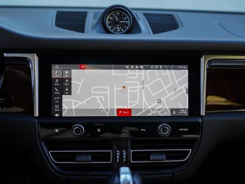 Used 2023 Porsche Macan S w/ Premium Package Plus image 31