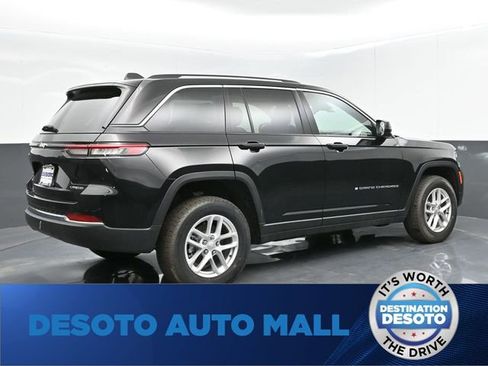 Used 2024 Jeep Grand Cherokee Laredo X AWD/4WD image 8