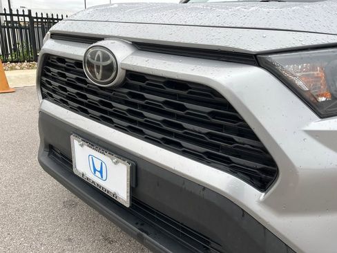 Used 2020 Toyota RAV4 LE AWD/4WD image 14