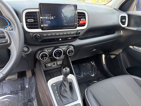 Certified 2025 Hyundai Venue Limited FWD image 28