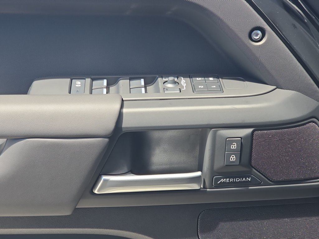 New 2026 Land Rover Defender 110 S AWD/4WD image 28