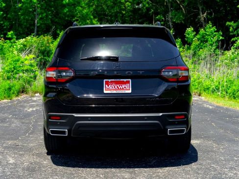 Used 2025 Honda Pilot Black Edition image 7