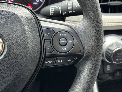 Used 2020 Toyota RAV4 XLE image 31