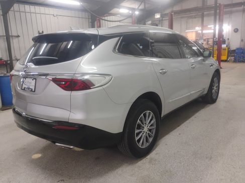 Used 2022 Buick Enclave Essence image 4
